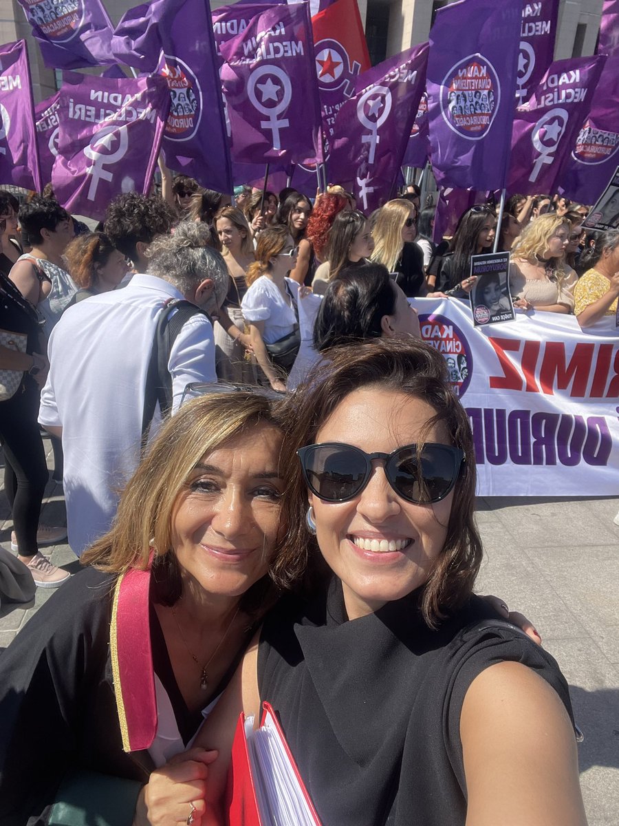 Vallahi de kazandık!
Derneğimizi savunduk,
Kadınları savunduk,
Geleceğimizi savunduk,
Haklarımızı savunduk,
Çok güzel kazandık be! <a href="/KadinCinayeti/">Kadın Cinayetlerini Durduracağız Platformu</a> @kadinmeclisleri <a href="/avleylasuren/">Rukiye Leyla Süren</a> <a href="/Ipek_Bozkurt/">Ipek Bozkurt</a> <a href="/esinyesilirmak/">esinyeşilirmak</a> <a href="/GulsumKav/">Gülsüm Kav</a> <a href="/fidanataselim/">Fidan Ataselim</a>