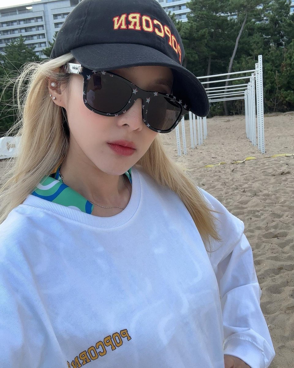 krungy21's tweet photo. Summer 🔜 Autumn https://t.co/YHurRhSmnt