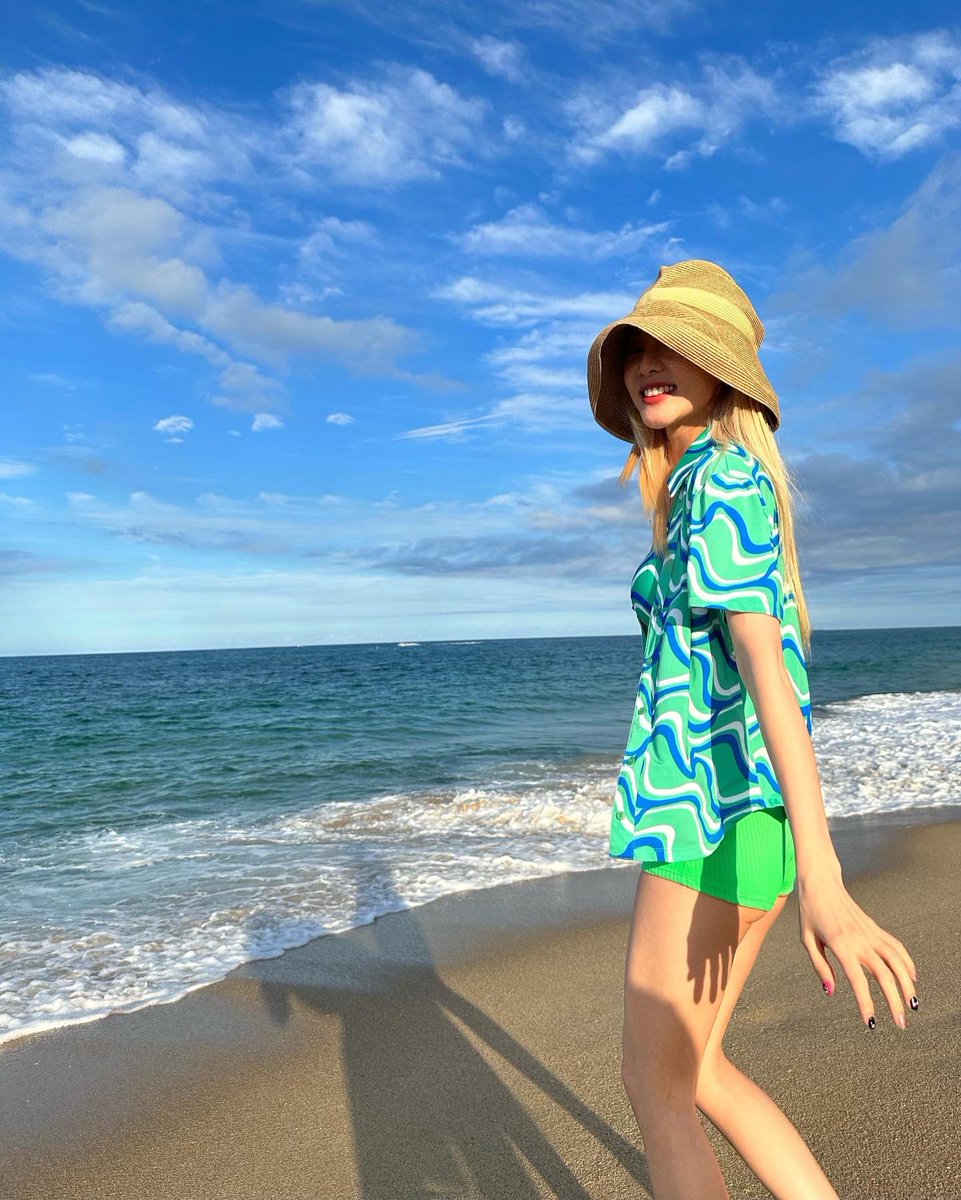 krungy21's tweet photo. Summer 🔜 Autumn https://t.co/YHurRhSmnt