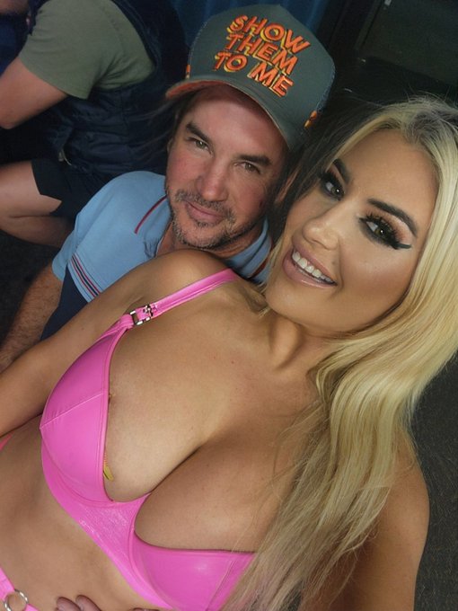 Fun in Middlemount Monday night !! #tourtime #party #boobs #pinkbits #showthemtome https://t.co/SikE<a href="/tag/tourtime"class="tags">#tourtime</a><a href="/tag/party"class="tags">#party</a><a href="/tag/boobs"class="tags"><span>#boobs</span></a><a href="/tag/showthemtome"class="tags"><span>#showthemtome</span></a><a href="/tag/pinkbits"class="tags"><span>#pinkbits</span></a>