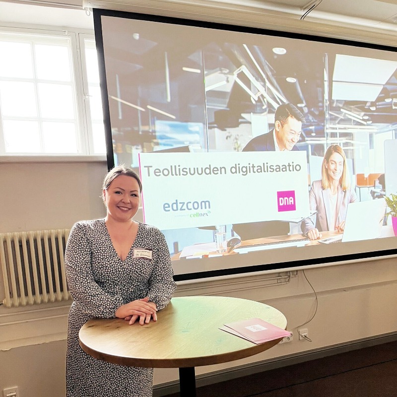 Miten metaversumi liittyy teollisuuteen? Entä mitä ihmettä tarkoittaa industry 4.0? Iltapäivän mittaan Ida sukeltaa yhä syvemmälle teollisuuden digitalisaatioon ja sen mahdollisuuksiin DNA Yrityksille ja Edzcomin Teollisuuden digitalisaatio -tapahtumassa.