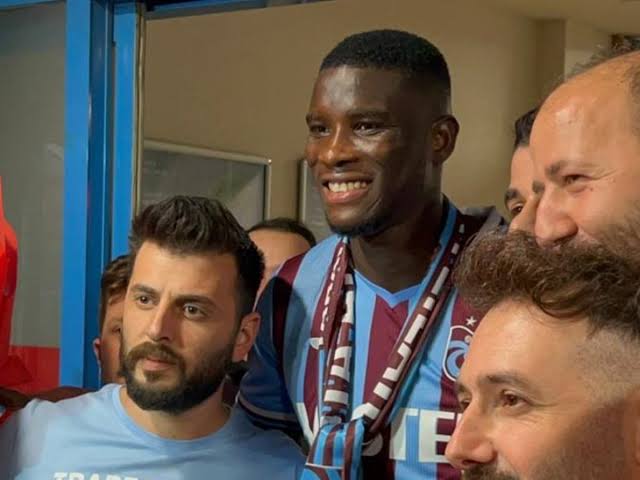 Yok mu durumu iyi olan birileri ?
Öğrenci kardeşlerimize yardımcı olalım şehir dışından gelmek isteyen öğrenciler var yol sıkıntıları var .
Halledelim Gün birlik günüdür
Bir iş adamı yok mu ?
Ben elimden gelenini yaptım.
#Trabzonspor #Bilet #Maç #Süperli #Beşiktaş