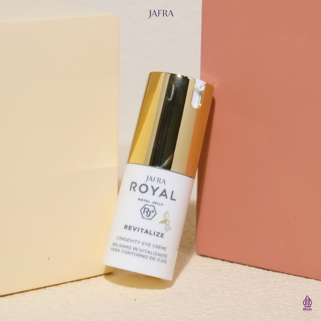 JAFRAindonesia's tweet photo. Beberapa orang kerap beranggapan bahwa mengoleskan eye cream dengan jumlah yang banyak bisa membuat hasilnya lebih optimal. Padahal anggapan itu tidaklah benar. Sebab, mengoleskan produk eye cream dalam jumlah yang banyak justru bisa menimbulkan iritasi di area mata karena produk https://t.co/DS2jkfbRaS