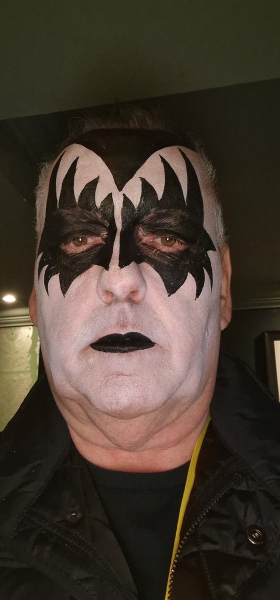 jimbanks's tweet photo. Last time I was in Brighton for #BrightonSEO in April this happened.
On the drive down this morning I asked my wife if she had anything to say of things I shouldn't do
No face painting was all she said.
I can do that....
#BDWJB https://t.co/RyixO0xjjq