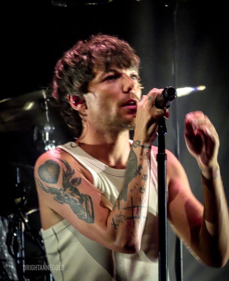 ilove1dbroo's tweet photo. handsome you’re a mansion with a view https://t.co/g1tp998Iqt