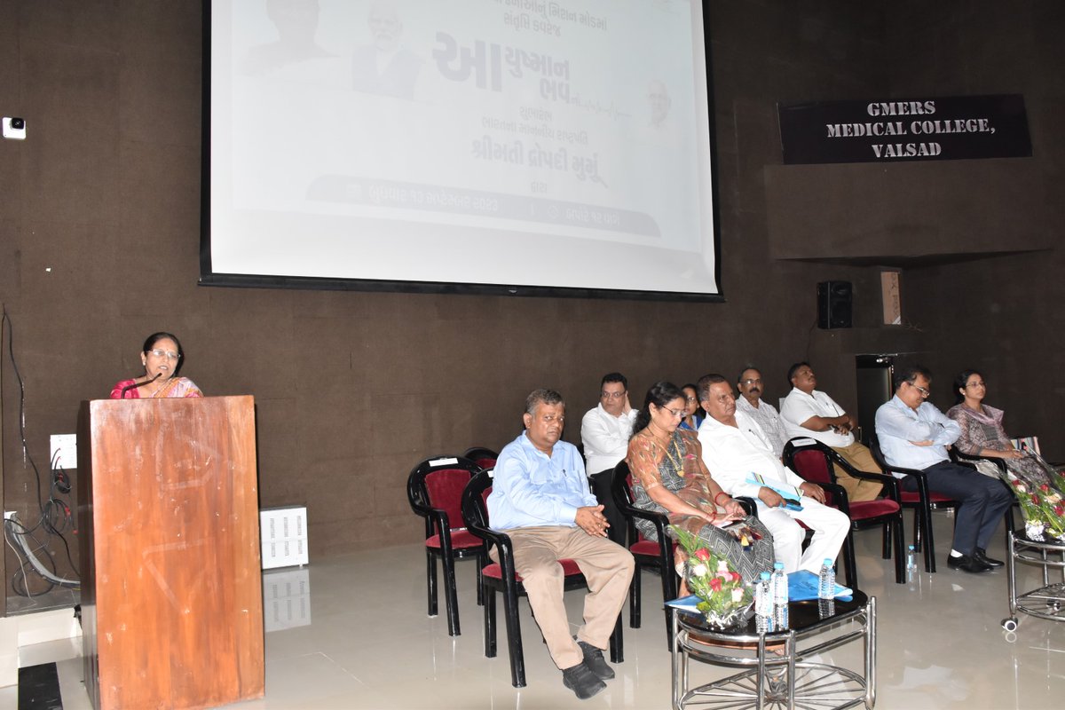 રાષ્ટ્રપતિશ્રી દ્રોપદી મુર્મુ દ્વારા ગાંધીનગર ખાતેથી આયુષ્માન ભવઃ અભિયાનનું વર્ચ્યુઅલી લોન્ચિંગ કરવામાં આવ્યું હતું. જેના ભાગરૂપે  વલસાડ જિલ્લામાં  આયુષ્માન ભવઃ અભિયાનનો શુભારંભ જિલ્લા પંચાયત પ્રમુખ શ્રીમતી અલકાબેન શાહના હસ્તે કરવામાં આવ્યો હતો.