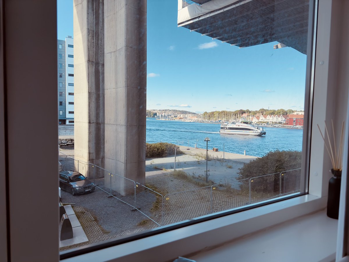 EmmanuelCAdigwe's tweet image. I've always wanted to live close to the sea. I guess I do now. 

Thank you, Adobe &amp;amp; Figma