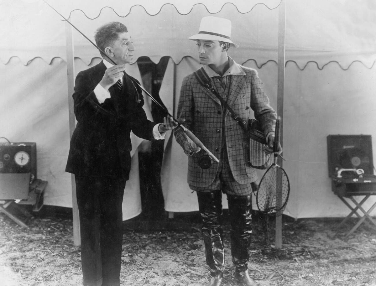 BusterKeatonSoc's tweet photo. #WIPWednesday Fishing for compliments - #SnitzEdwards &amp; #BusterKeaton in a promo pic for #BattlingButler, 1926 https://t.co/FvQwpwYhux