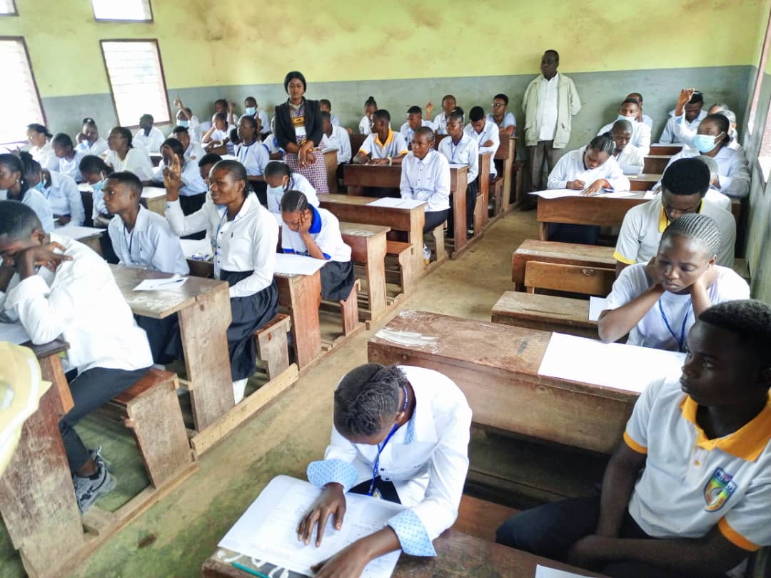 kongoactu2's tweet photo. Kongo central : le Gouverneur fixe les frais scolaires de l’année 2023-2024 https://t.co/UeyK946tOg

@g_banduofficiel 
@MinisterEPST 
@ProfesseurTony 
@ckiatazitambo https://t.co/WimTVj5Dms