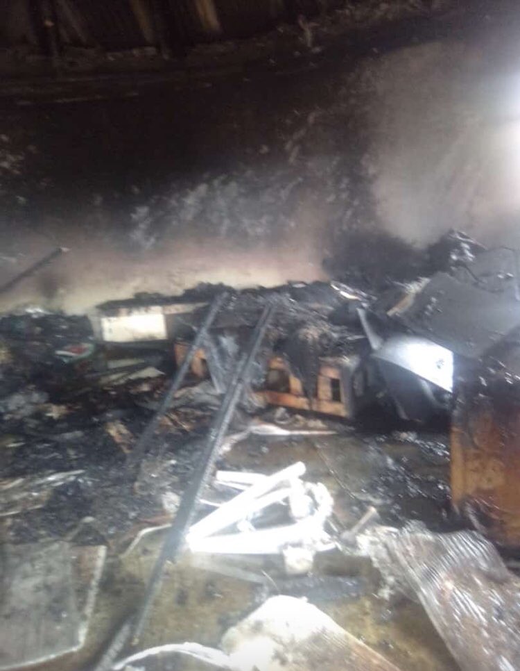 ThembelihleNFD's tweet photo. Hi #TiniTwitter Please lend a helping hand. A Mavimbela family (a lady with 3 kids) from Sgcineni had their home destroyed due to a tragic fire incident. They lost EVERYTHING. With a heavy heart, I’m asking for donations for her and her children. Her contact details: 76318284 https://t.co/WZm1yFxwlq