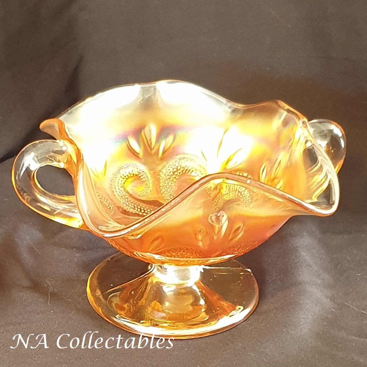 The  colours you get from Carnival Glass are superb, here is a handled bonbon dish by Dugan.
etsy.me/4691SMp
@EverRotating #vintagehsowandsell #YorkshireHour #retrohome #vintagehome #vintagedecor #retrodecor #homedecor #smallbusiness #carnivalglass #recyclevintage