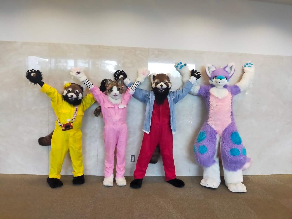 wisteriak9's tweet photo. Aug.26, 2023 ④

いっぱい遊んだ後は、
みんなで決めポーズ！

#ショッコラン @info_shokran @kigu_ken
#アリィ #チャオ #マーチェ @alii_ciao
#ウィステリア
#livecharacter #livecharacters https://t.co/4A34isufc7