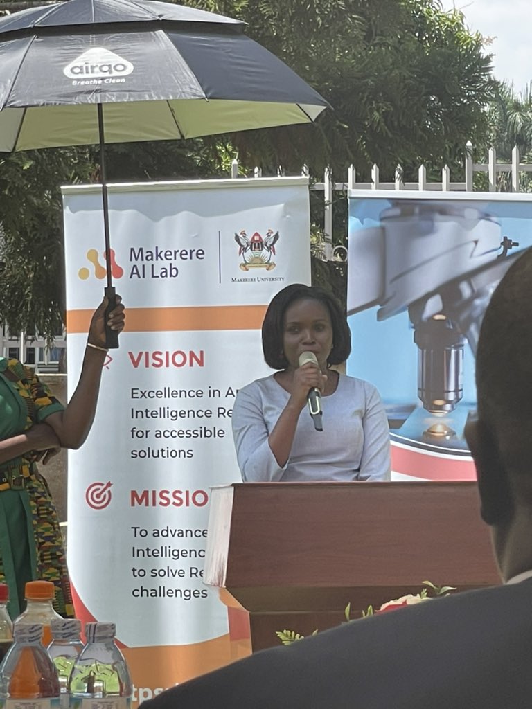 MoICT_Ug's tweet photo. Ocular is developing a diagnostic AI tool to improve the accuracy of malaria testing. It comes with a smartphone adapter &amp; seeks to counter the limitations of the normal microscopic diagnosis which is eye straining, time consuming &amp; prone to variations due to individual judgment. https://t.co/3g4QSvt0Zi