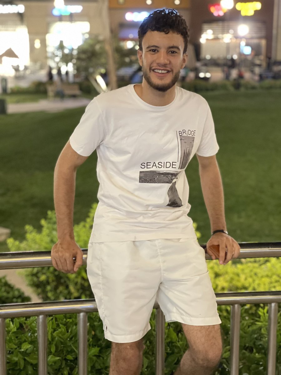 3ezz135's tweet photo. 🤍🌚 https://t.co/SsEcXYti2A