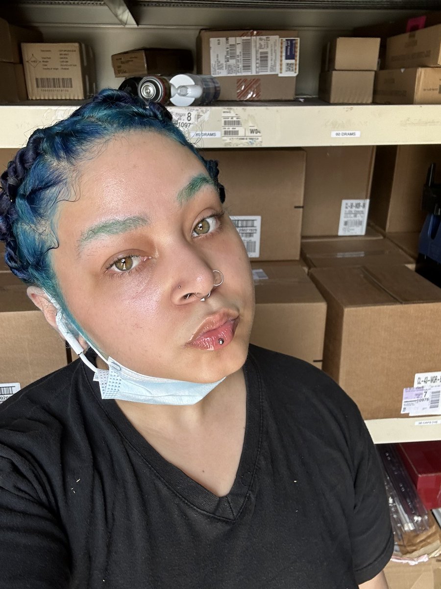 mickthesiren's tweet photo. i love looking at myself https://t.co/UTFKzs8Fub