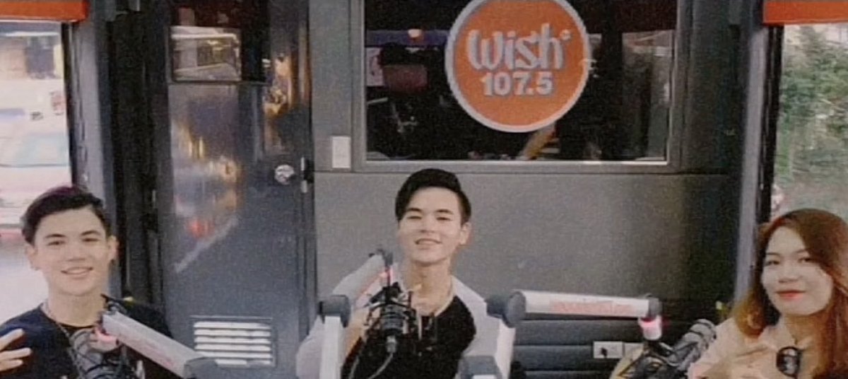 rywithme_'s tweet photo. Isa to sa mga pangarap nya tinanong nya ako noon ano feeling sa loob ng bus sabi ko malamig tas tanong nya saan ako naka upo sabi ko sa side basta side hahaha kung saan ako umupo noon jan din sya umupo 🤣 

HORI7ON WISH BUS DEBUT

#HORI7ONonWISHBUS
#HORI7ON #호라이즌 https://t.co/I6ypABFDh8