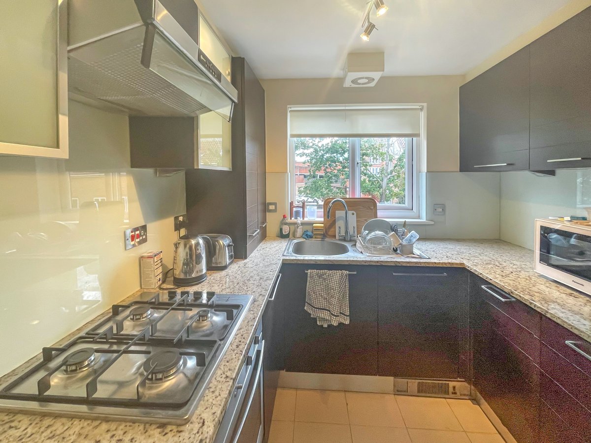 MajorSonPhipps's tweet photo. *TO LET* Lichfield Gardens, Central Richmond
A beautifully presented first floor two-bedroom, two bathroom apartment in this sought after central Richmond development. Available for £2,200pcm from mid / end Oct, for further details please visit https://t.co/Y7OGFRZLbY #torent https://t.co/wp6fnPjtIX