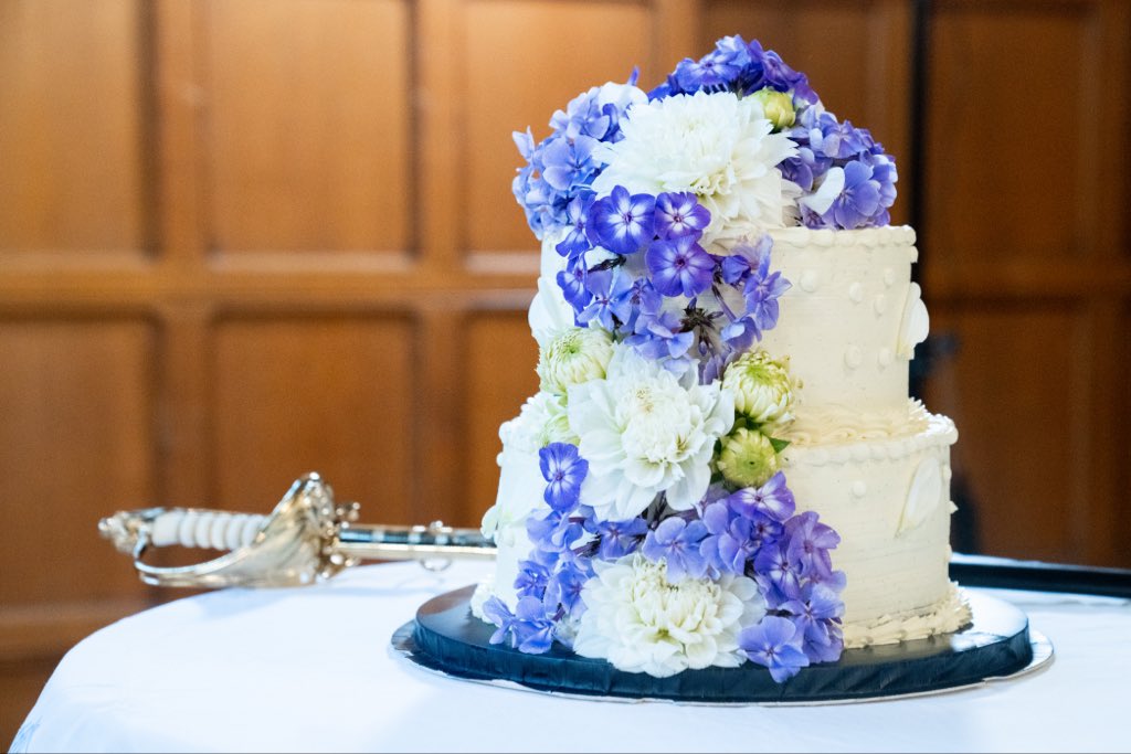 KevinVuongxMP's tweet image. #SupportLocal isn’t just a slogan for us. Elizabeth &amp;amp; I are grateful to the local #smallbusinesses &amp;amp; orgs part of our special day.

From #SpadinaFortYork:
✂️ Barber
🎂 Cake
🏺 Chinoiserie
⛪️ Church
🎼 DJ
💐 Flowers
🎁 Groomsmen Gifts
🦁 Lion Dancers
📸 Photographer
🪡 Seamstress