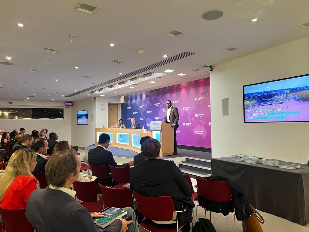 📸 Live from our event in London with @ChathamHouse: @jmartyns weighs in on the repercussions of #UCG and strategies for engagement.

For more, download the #SoldiersAndCitizens report soldiersandcitizens.org  
 
#InclusiveTransitions