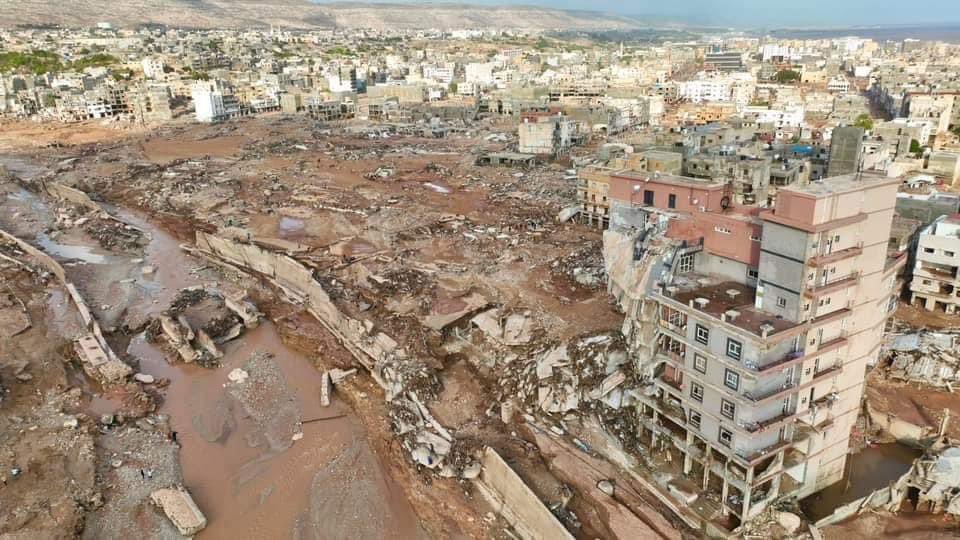 poeticalien19's tweet photo. La città di Darna ora è considerata una zona disastrata, abitata da fantasmi e dal ricordo di una bellissima città Il 24% della città è stato distrutto a causa della tempesta Daniel e molte altre città sulla costa orientale della Libia hanno bisogno del aiuto di tutti #Save_Libya https://t.co/udPO7BoFYN