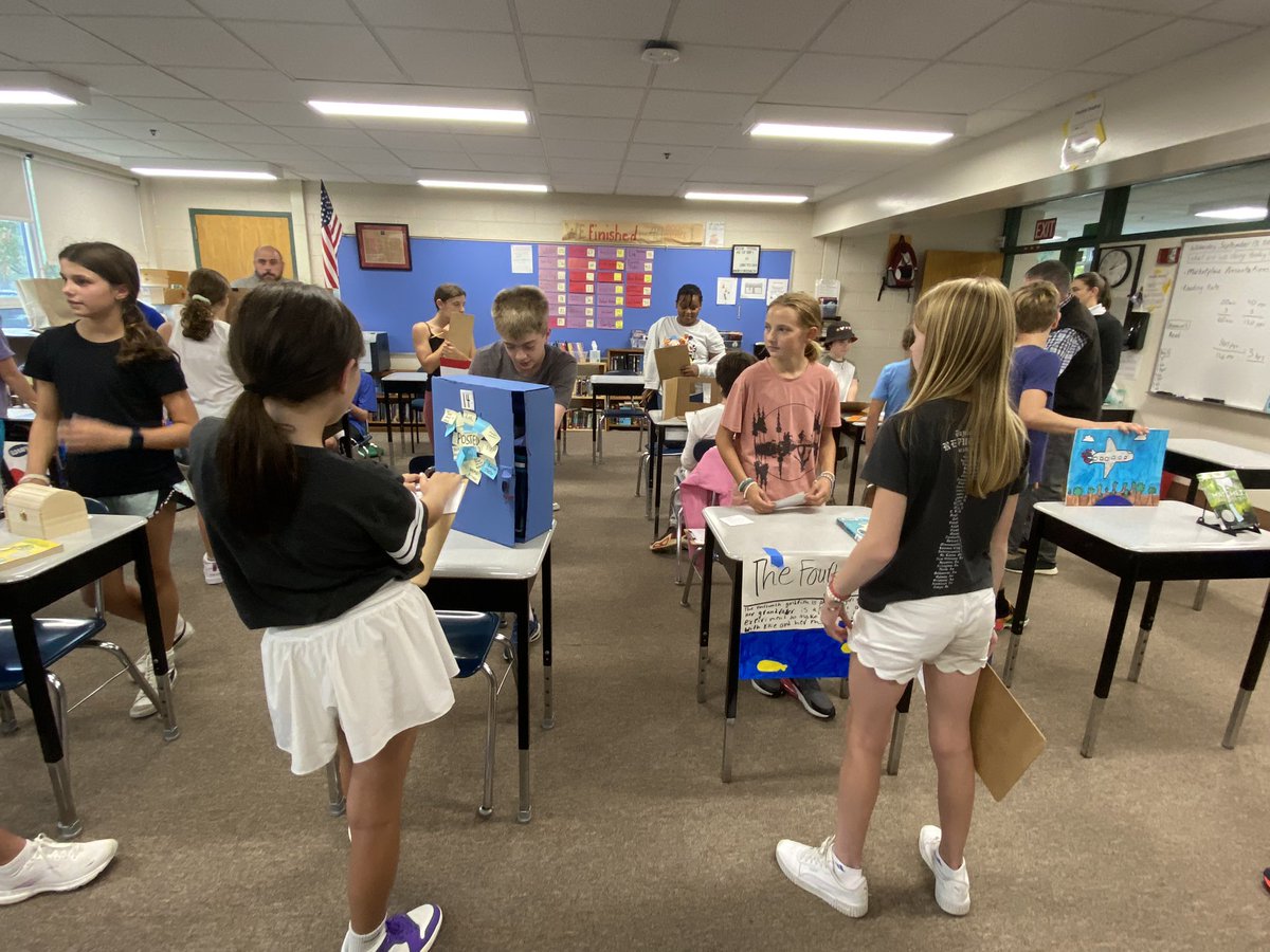 coolidgemiddle's tweet photo. 6th graders “buying and selling” their summer reading books! https://t.co/z1vMHH3Bse