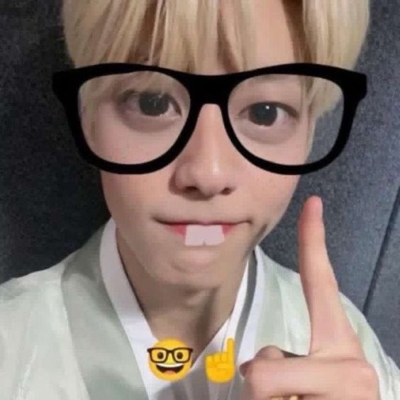 dangstfu's tweet photo. yes IM A NERD BOOKWORM STUDIOUS!!! FROM MY CEREBRAL CORTEX TO MY GLUTEUS !!! https://t.co/xwTWK5iR4a