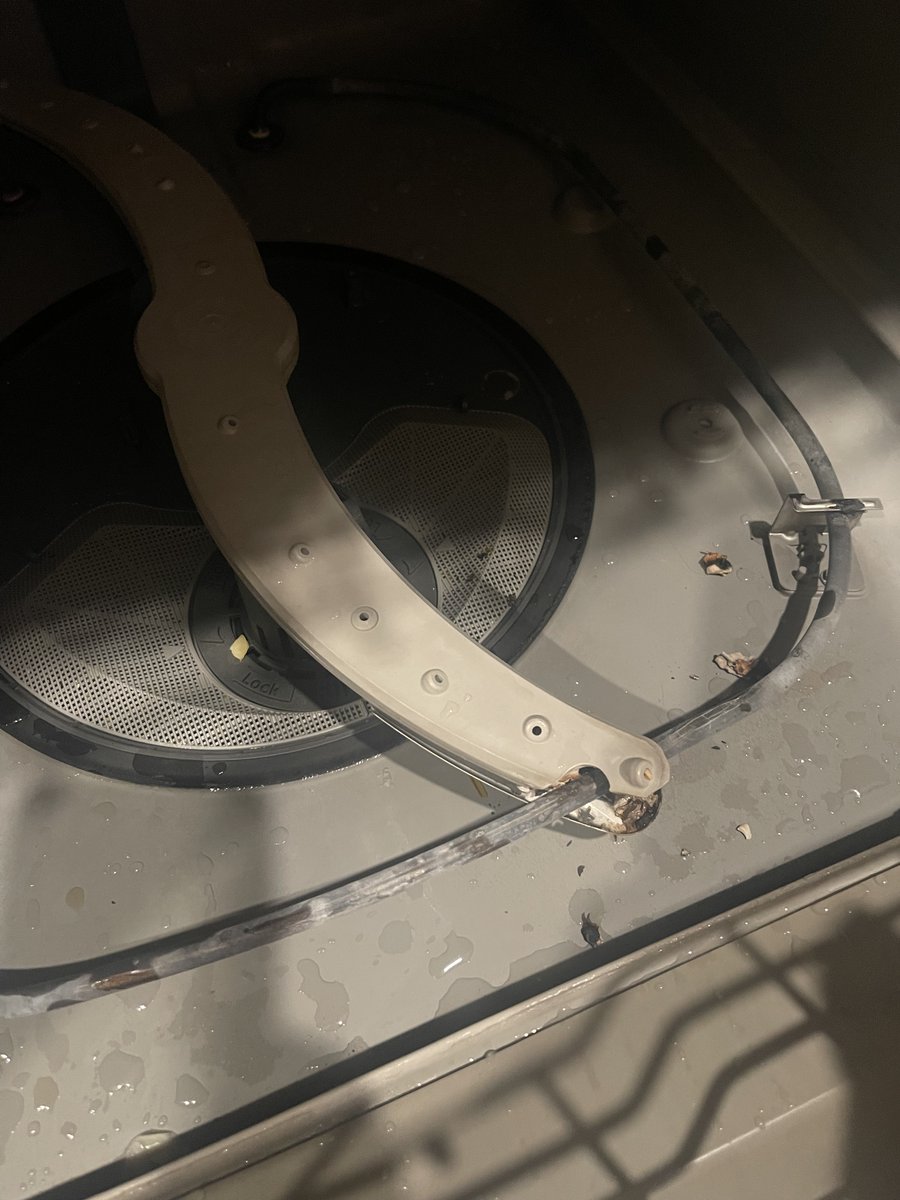 MegaTrev's tweet photo. @GEAppliancesCo Can i get some support? Our GE dishwasher had a major malfunction and either burned or caught fire with the spinner getting stuck on the heating element. Please advise. This was scary. https://t.co/QqJmhOTbUV