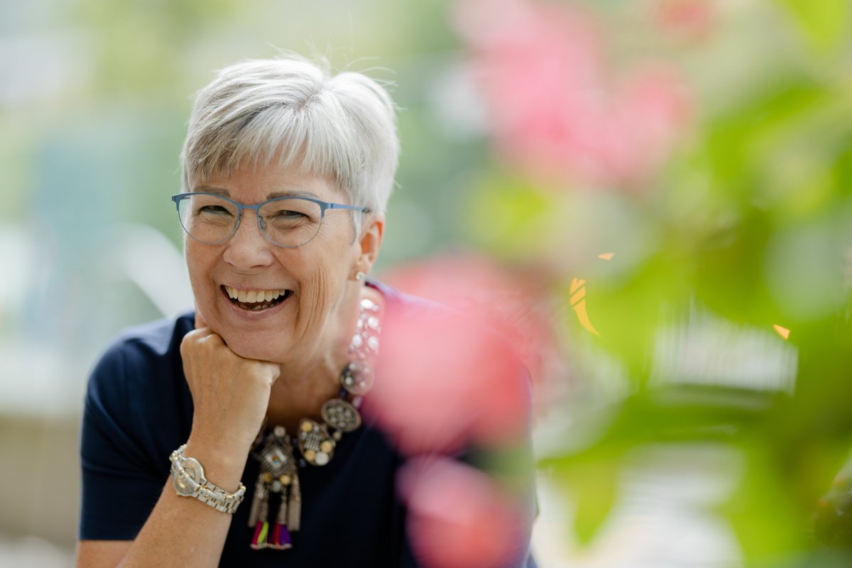 UHN's tweet photo. After 43 years, from bedside nursing to executive leadership to a PhD in human and organizational development with a dissertation on how nursing leaders develop courage, Dr. Joy Richards is calling it a career.

Read about her notable impact → https://t.co/REyqkNqmKl

#UHNWomen https://t.co/aWtP6O2G9x