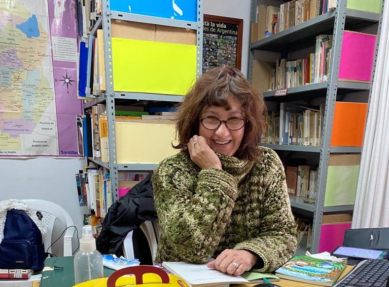 juliobanuelosok's tweet photo. 🗓#DíaDelBibliotecario y #Bibliotecaria 📚 
En esta jornada envió mi saludo y reconocimiento a quienes día a día, con su labor y dedicación, difunden, comparten e invitan a descubrir relatos, historias y mundos entre las páginas de enciclopedias, novelas y todo tipo de libros. https://t.co/E3L4DaqHkk