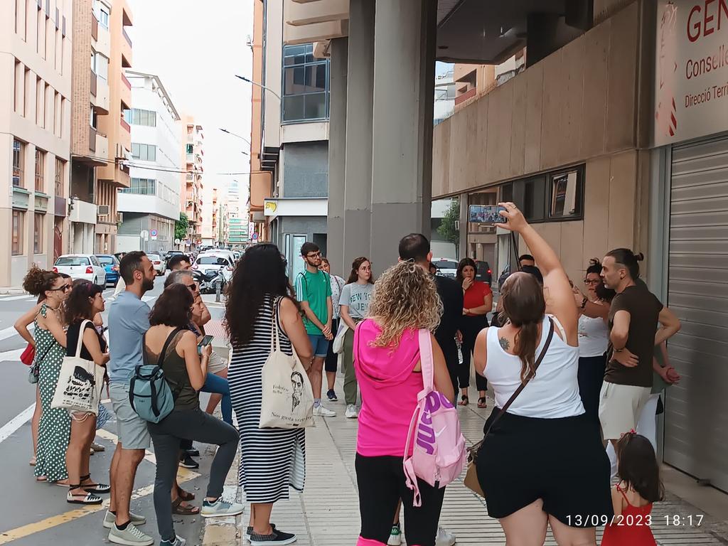 STEPV_Iv's tweet photo. Concentracions a Conselleria i a les DT d'Alacant i Castelló esta vesprada per dona suport al col·lectiu afectat per les adjudicacions.

@IntersindicalV 

@GVAeducacio https://t.co/75wLOOtFHt