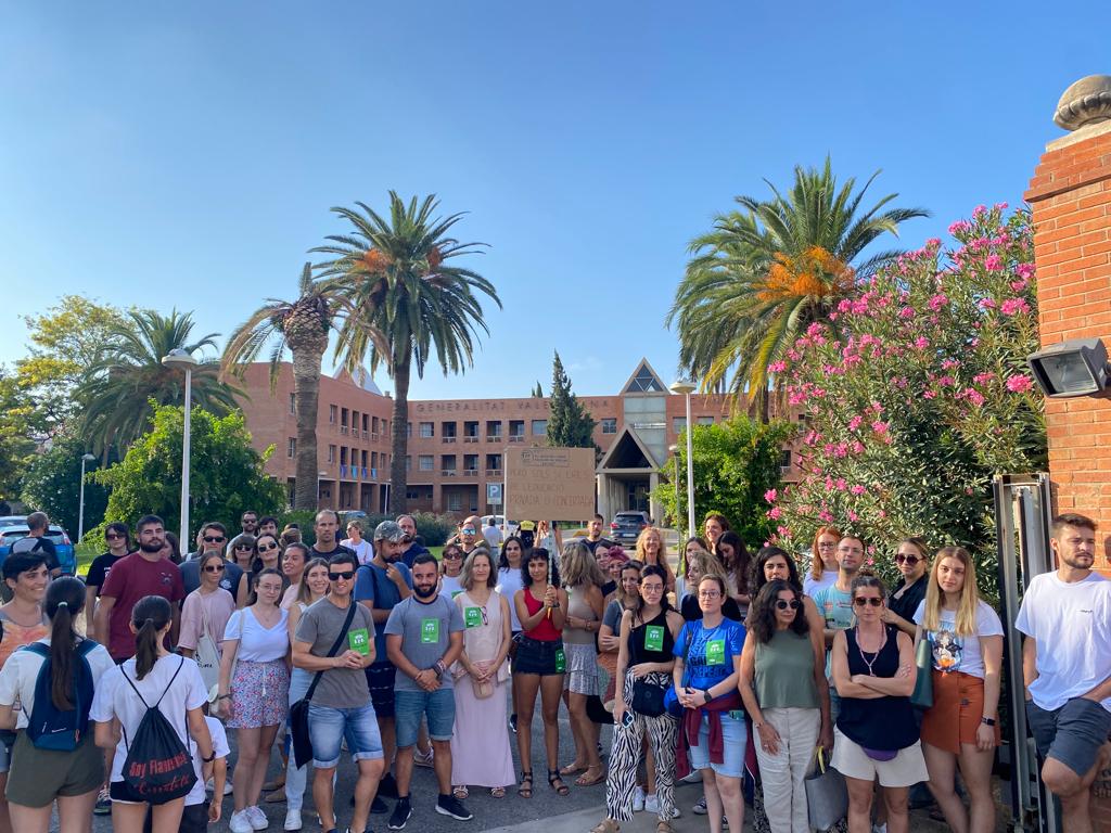Concentracions a Conselleria i a les DT d'Alacant i Castelló esta vesprada per dona suport al col·lectiu afectat per les adjudicacions.

<a href="/IntersindicalV/">Intersindical_Valen</a> 

<a href="/GVAeducacio/">GVA Educació</a>