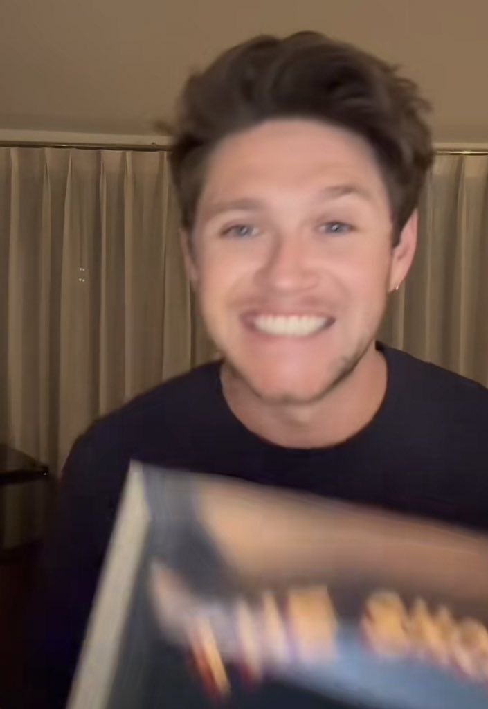 ceeeciliam's tweet photo. besitos 😽 #HappyBirthdayNiall https://t.co/owfQM3Wgc6