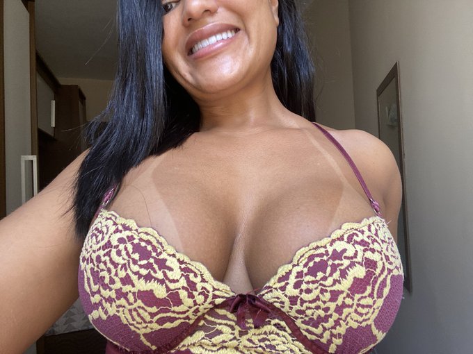 Boa tarde amores em breve estarei no Rio de Janeiro ? https://t.co/xgIs9n1X5U
