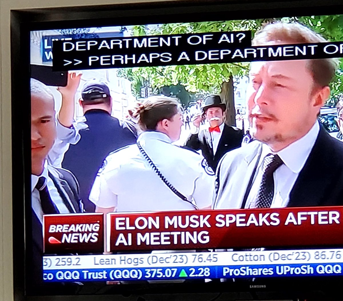 NewRoStrong's tweet photo. Check out "Mr Monopoly " in background https://t.co/PuDU1GGAHU