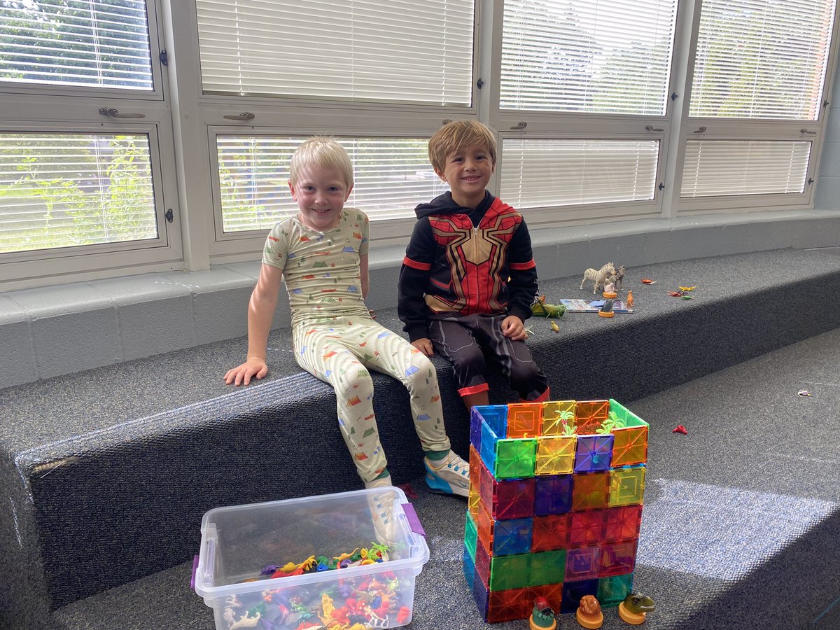MrsMobileD67's tweet photo. Book check out was a success today! They even had time for a little free choice! @KisselburgJ67 #cherokeeinspires #librariesrock #books https://t.co/Atll9aHYqj