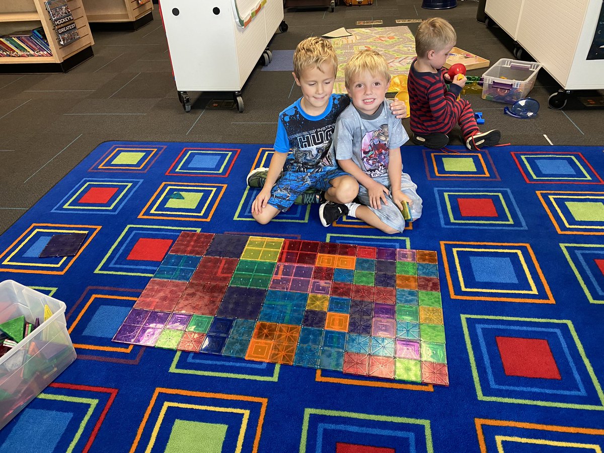 MrsMobileD67's tweet photo. Book check out was a success today! They even had time for a little free choice! @KisselburgJ67 #cherokeeinspires #librariesrock #books https://t.co/Atll9aHYqj