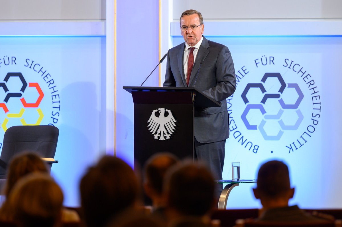 Minister #Pistorius: Wir dürfen sicherheitspolitisch im Jahr 2023 nicht die Waisenknaben mit der weißen Weste spielen – wir können nicht jeden Partner in Frage stellen, nur weil er unserem Wertekatalog nicht 100%ig entspricht. Sonst treiben wir ihn in die Arme 🇷🇺 oder 🇨🇳