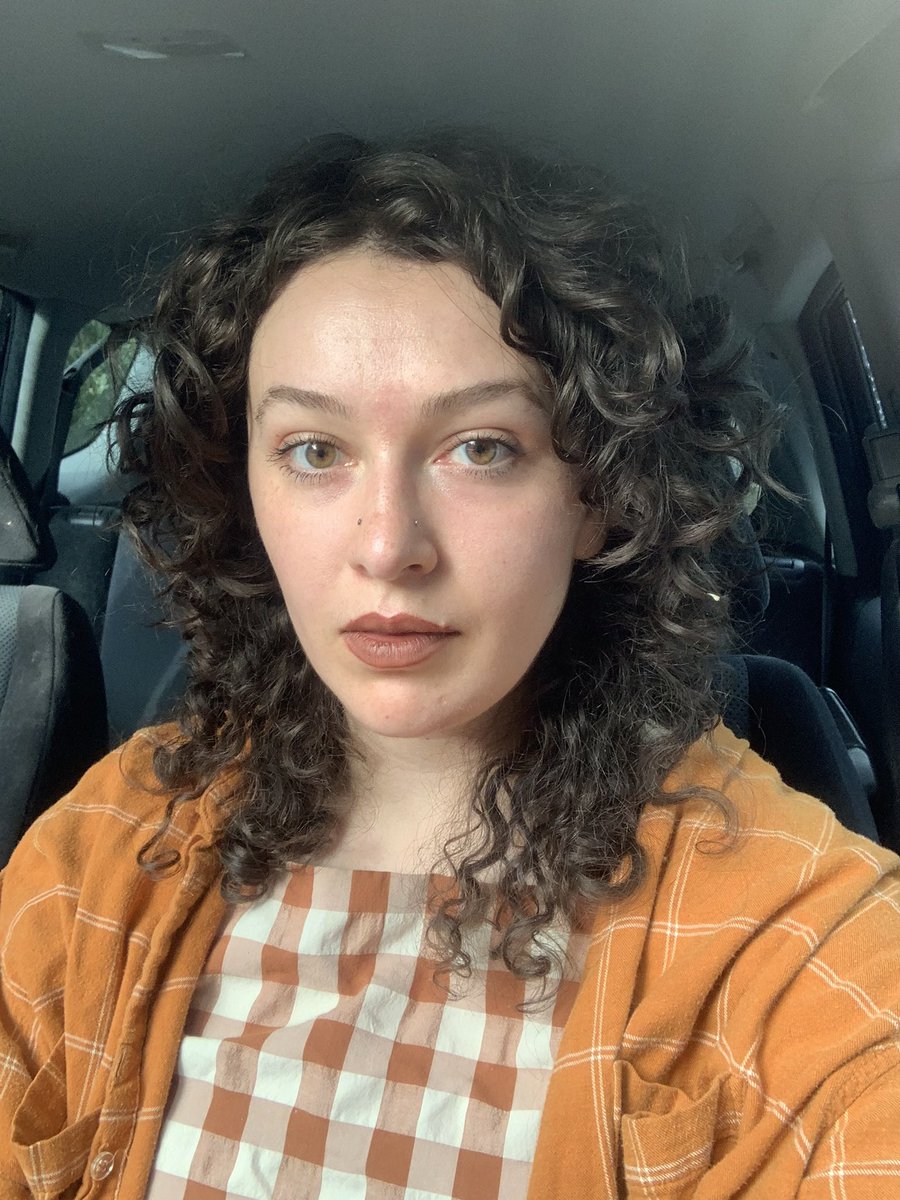 voidpeeper's tweet image. It’s september and I look good in orange. My haters are writing to congress