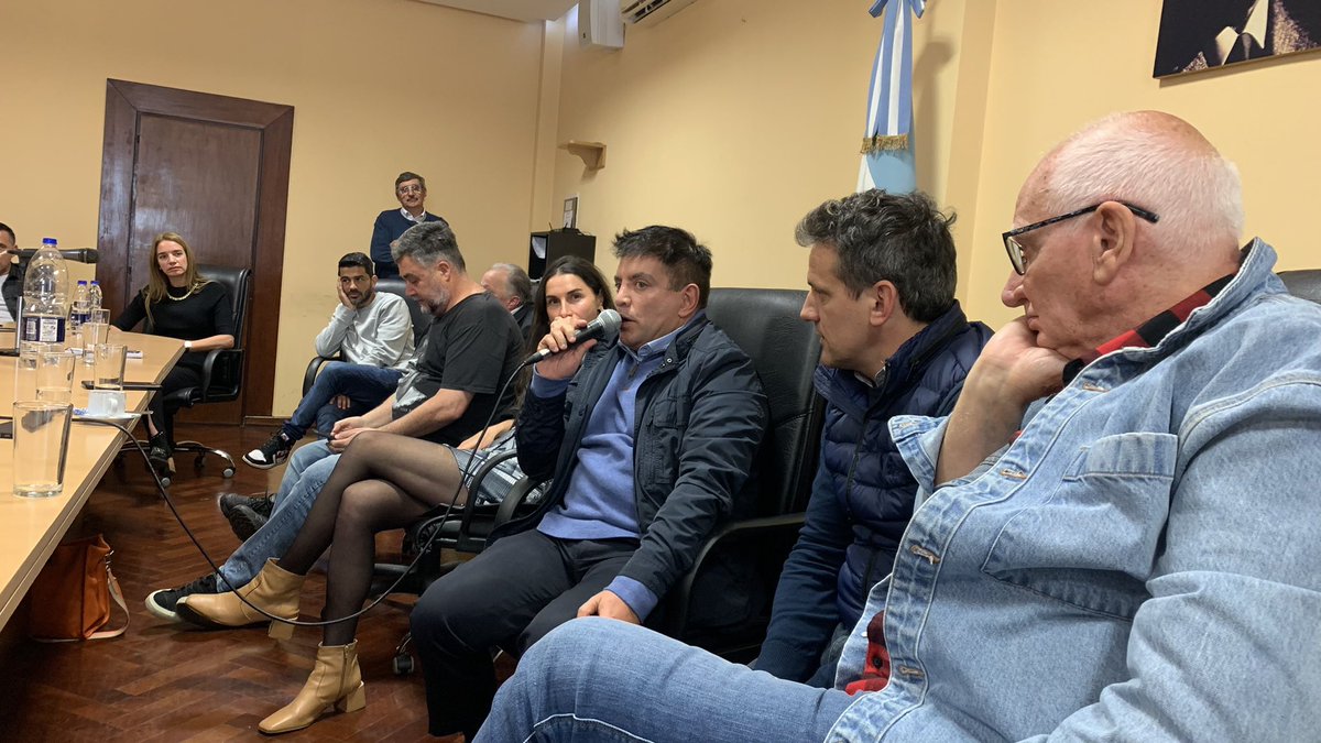 DEPORTEPeronis's tweet photo. Plenario Nacional del Deporte en la #CGT delineando los ejes de la plataforma que llevará a cabo @SergioMassa a partir de diciembre! #FrenteDelDeporte 🚴🤽‍♂️🏊‍♀️🤾⛹️‍♀️⛷️🥋🥊🛼🏑🇦🇷@unionxlapatria https://t.co/Wszg9uzps4