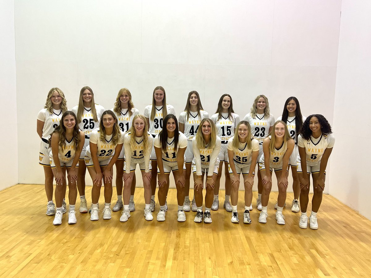WayneStateWBB's tweet photo. SAY 🧀📸! 
#GoCats 🐯 https://t.co/jMEWMqW5ZT
