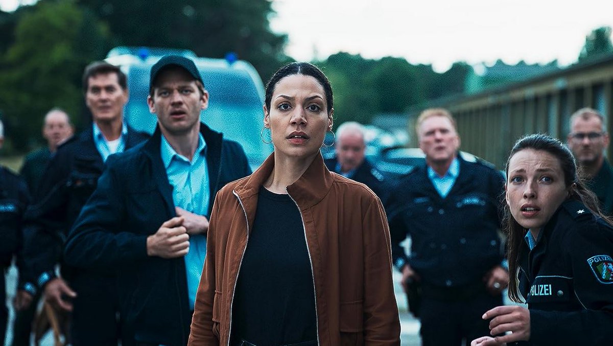 OneMovieToday's tweet image. #ЛюбеДитя (Mini Series, 2023)
За книгою #RomyHausmann психічно-істеричний детектив, бо:
жіночка - млявий овоч
детектив - пасивний
детективка - пасивно-агресивна
дідусь - істерик
братик - рюмса
дівчинка - психопатка,
хіба що -вбивця із грошима та вибухівкою
#LiebesKind #DearChild