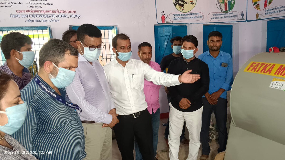 LSBA_Bihar's tweet photo. During visit to Bhojpur, Mr. Paulos Workneh, @UNICEFIndia WASH Section Chief commended ODF Plus initiatives in rural Bihar. Witnessing waste processing units &amp; plastic waste management in action, he stressed the importance of efficient rural waste management &amp; visual cleanliness. https://t.co/L172cmlpp9