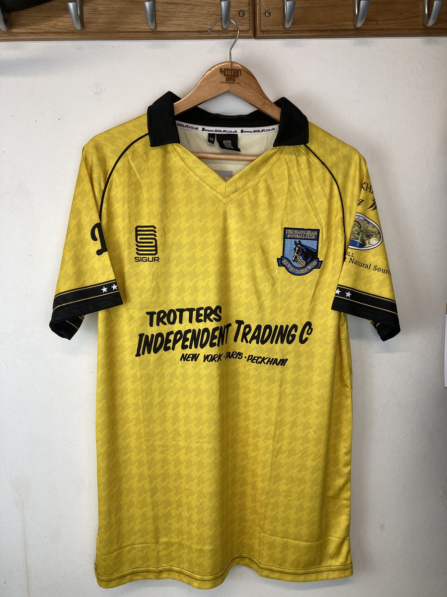 TheKitmanUK's tweet photo. Couldn’t resist getting this Only Fools &amp; Horses shirt, it’s Lovely Jubbly! 😜😍👕

A nice nod to Peckham Spring Water too! Classic! 😂 

#TheKitman 👕

#OFAH #OnlyFoolsandHorses #PeckhamSpring #DelBoy #Trotter #NagsHead #HeWhoDaresWins! https://t.co/vJtmWupAsK