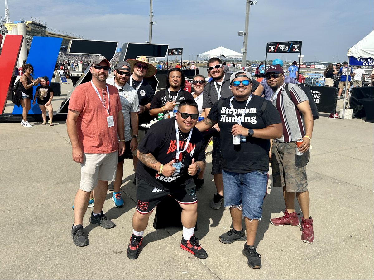 OakesAuto's tweet photo. Our incredible Fixed Operation team members had a great time this past weekend at @NASCAR's Hollywood Casino 400 at the @kansasspeedway! They gathered from all our branches for this team event. It was a memorable day full of fun and a shared love of cars!  #OakesAuto https://t.co/c9P8VYWsGW