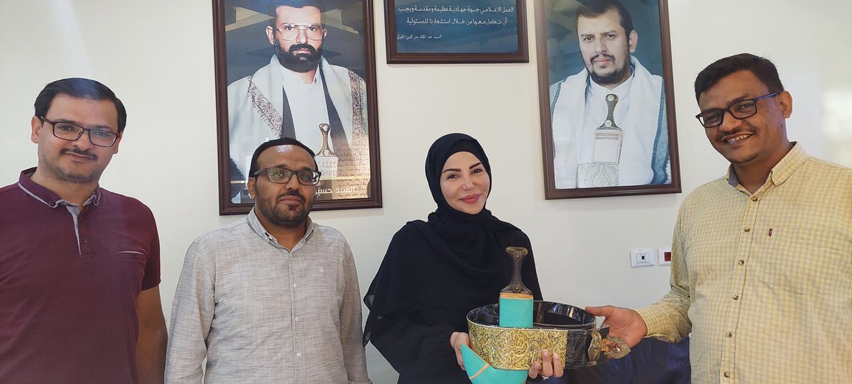 تمويل وتدريب إيراني مباشر حول نساء يمنيات إلى عصابة تنفذ أوامر القمع دون رحمة! #إرهاب_الزينبيات #الزينبيات_أداة_قمع_حوثية