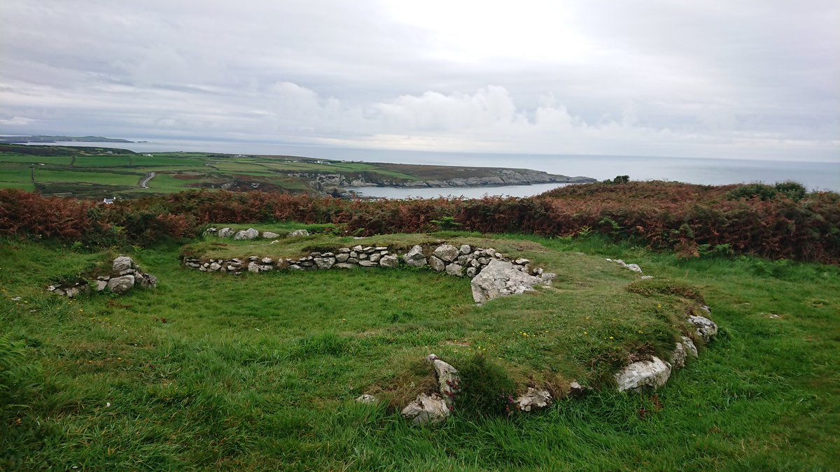 #Anglesey is a hidden treasure. If this was cornwall there would be sea view bars and restaurants everywhere. Just wondering why there is so little trying  to attract tourism here.
