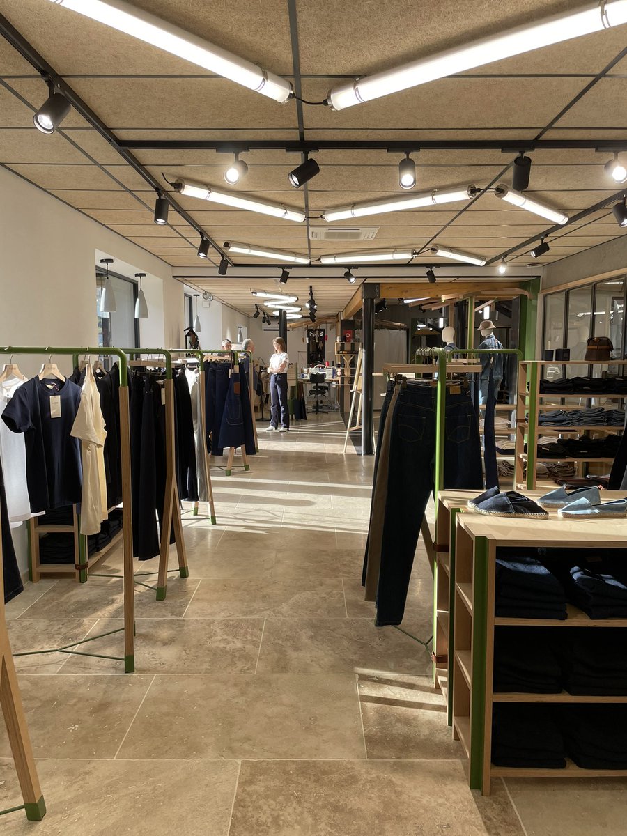 AugStphanie's tweet photo. À Florac, en #Lozère la manufacture #tuffery fabrique artisanalement des jeans depuis 130 ans. Engagement RSE, matières premières sourcées, fabrication raisonnée, atelier agrandit et organisation du travail repensé… l’entreprise familiale affirme sa patte #fabriquéenoccitanie https://t.co/7Y03e21Nsu
