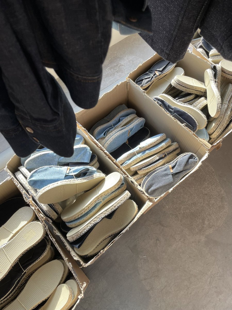 AugStphanie's tweet photo. À Florac, en #Lozère la manufacture #tuffery fabrique artisanalement des jeans depuis 130 ans. Engagement RSE, matières premières sourcées, fabrication raisonnée, atelier agrandit et organisation du travail repensé… l’entreprise familiale affirme sa patte #fabriquéenoccitanie https://t.co/7Y03e21Nsu