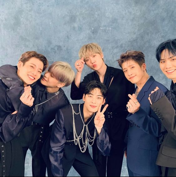 bobahyukie_'s tweet photo. astro moments i think about a lot - a thread 💜 https://t.co/we1sR9TVco