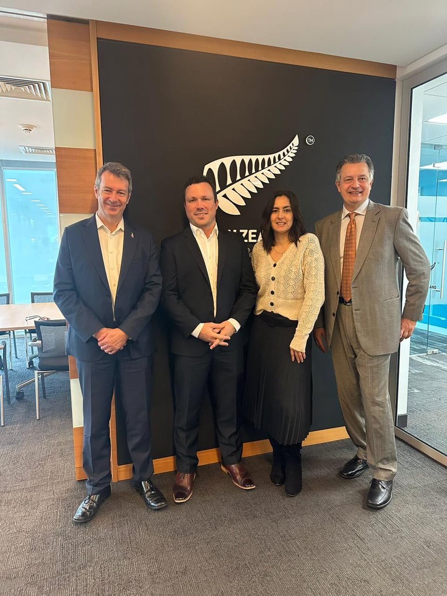 Felices de conocer al CEO, Gene Morgan <a href="/ZelandezGene/">Gene Morgan</a> y al CFO, Nicolau Gaeta, de la innovadora empresa de Litio Zelandez.

Zelandez es una empresa de servicios de tecnología de salmuera de litio que trabaja con más del 70% de los productores y exploradores de litio en 🇧🇴, 🇨🇱 y 🇦🇷